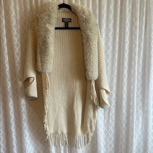 #825 Elegant Cream Poncho with Faux Fur Collar